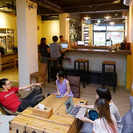 Flip Flop Hostel - Main Station-2
